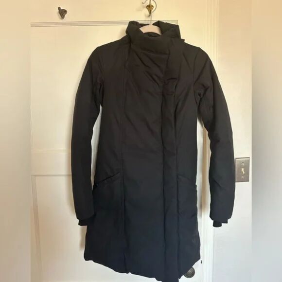 NWT Aritzia Babaton Bowerman Black Asymmetrical Zip Down Puffer Jacket Coat XS 0 - Picture 2 of 14